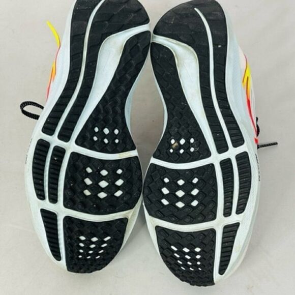 Nike White and Red Women's Sneakers - Picture 8 of 8